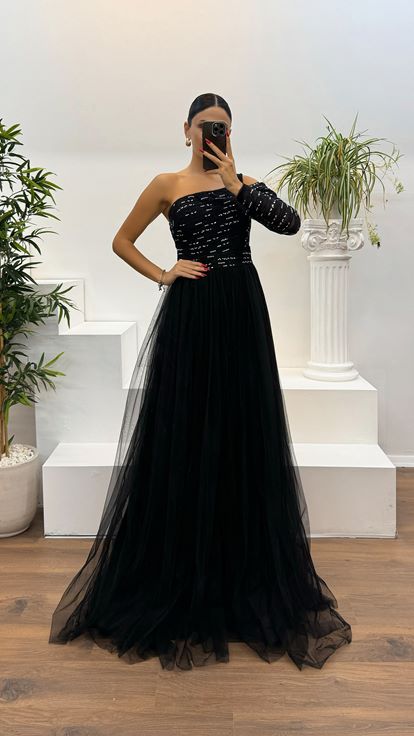 Siyah Tek Kol İşlemeli Tül Abiye Elbise