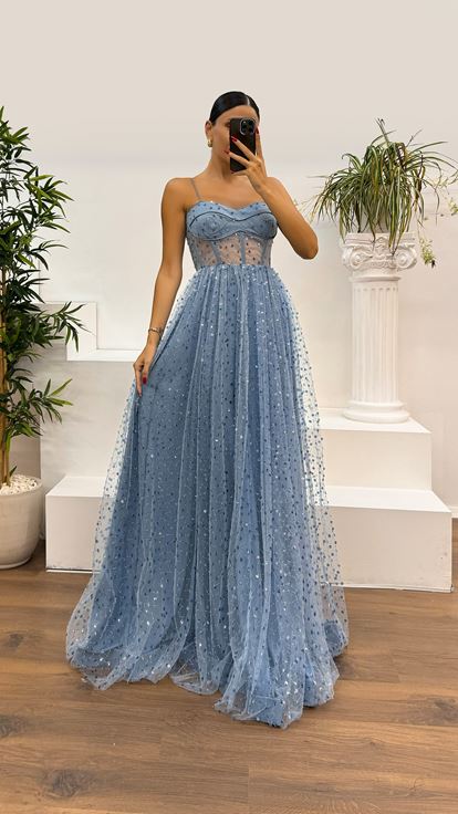 Abito da sera indaco con spalline sottili  vita trasparente e dettagli ricamati 