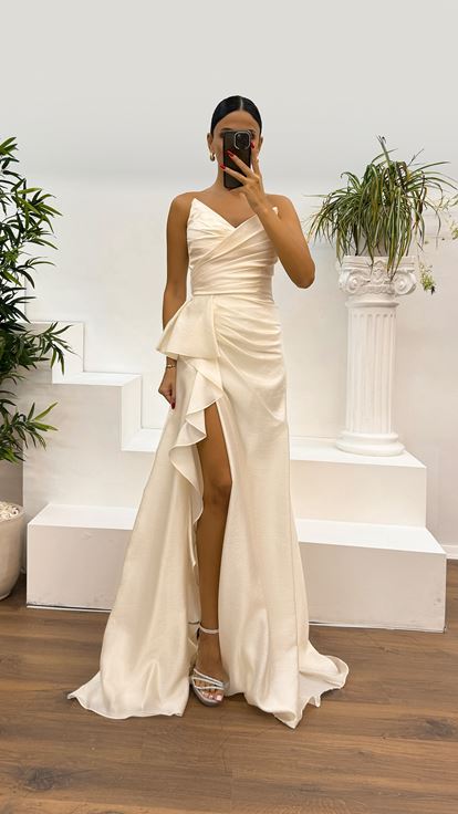 Robe de soirée à volants et dos nu