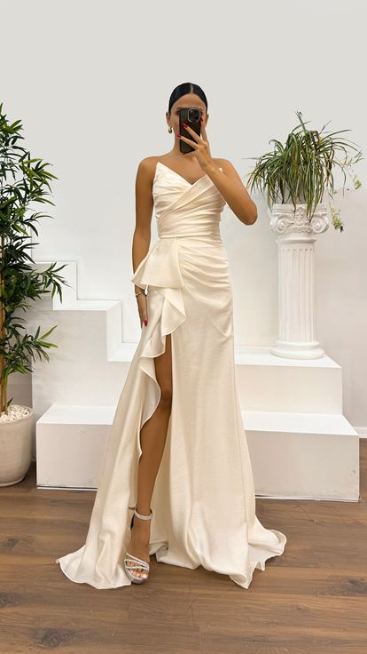 Robe de soirée à volants et dos nu