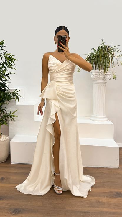 Robe de soirée à volants et dos nu