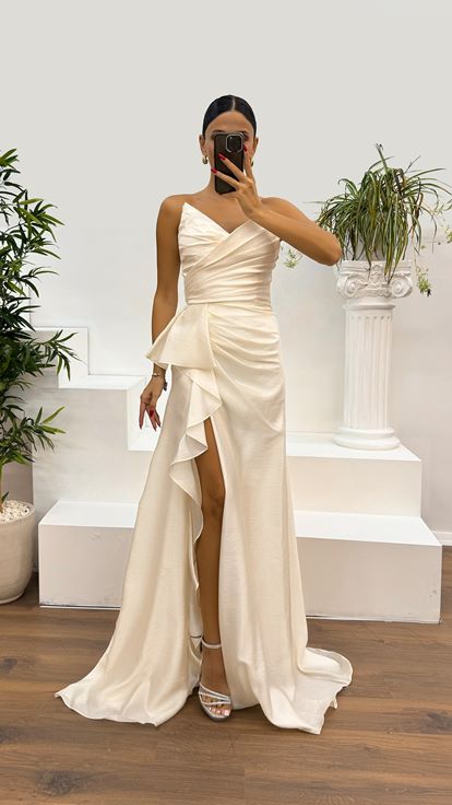 Robe de soirée à volants et dos nu