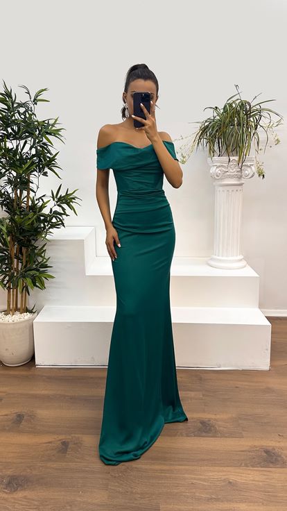 Vestido de noche con diseño de cuello barco en el pecho, color verde esmeralda claro