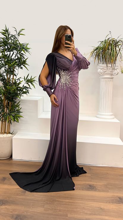 Lavendelfarbenes, besticktes Abendkleid mit V-Ausschnitt und Taille in Übergröße