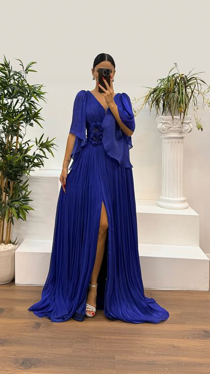 Robe de soirée Saks à col en V et taille plissée