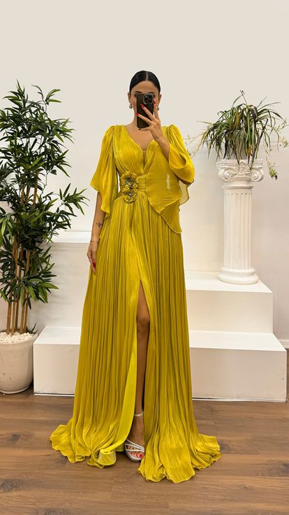 Robe de soirée vert pomme à col en V et taille plissée