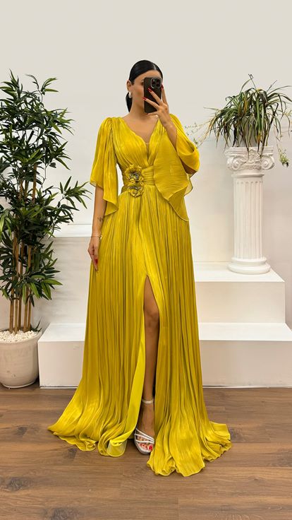 Robe de soirée vert pomme à col en V et taille plissée