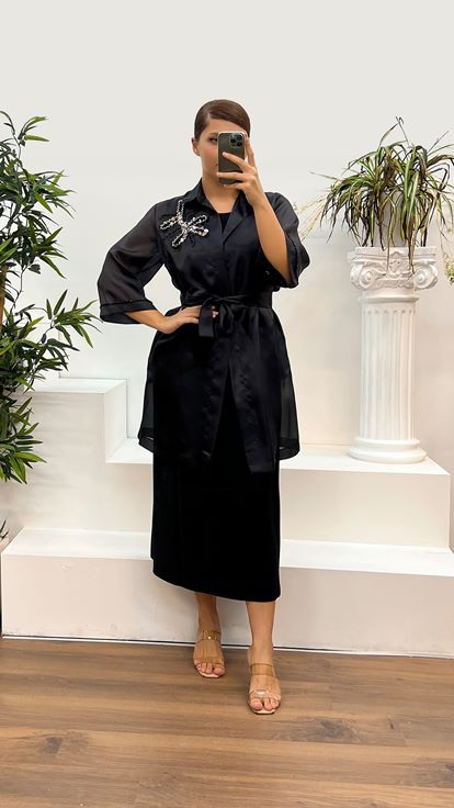 Schwarzer Satin-Abendanzug in Übergröße