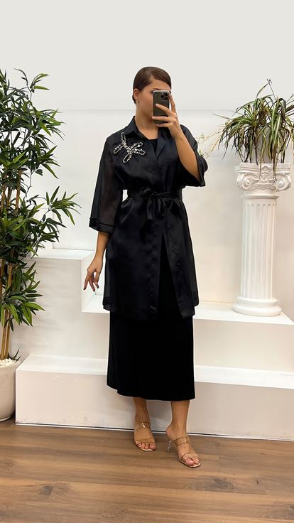 Schwarzer Satin-Abendanzug in Übergröße