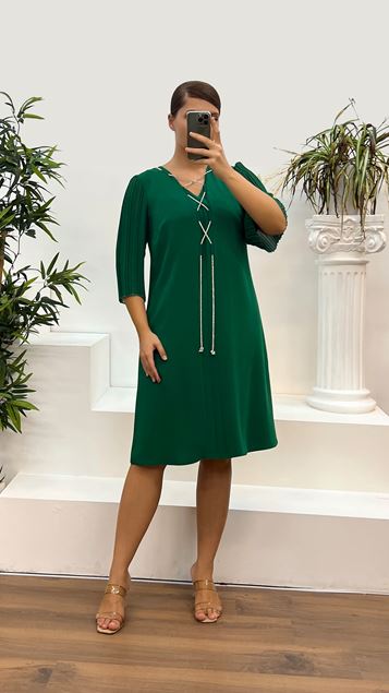 Smaragdgrünes, detailliertes Abendkleid in Übergröße