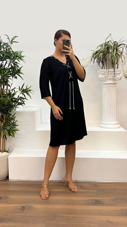 فستان سهرة بمقاسات كبيرة مزين بحجر أسود