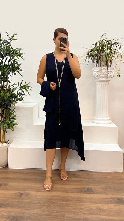 Tailleur de soirée bleu marine grande taille à col en V et détails aux manches