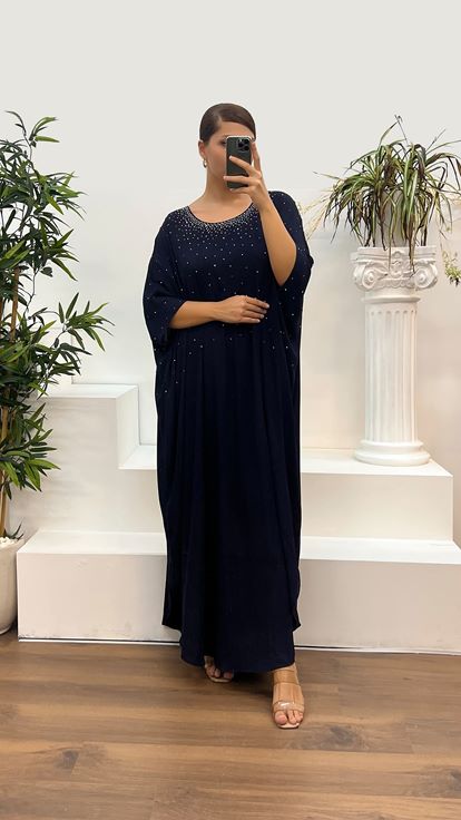 Robe de soirée bleu marine à col rond et détail de pierre, grande taille