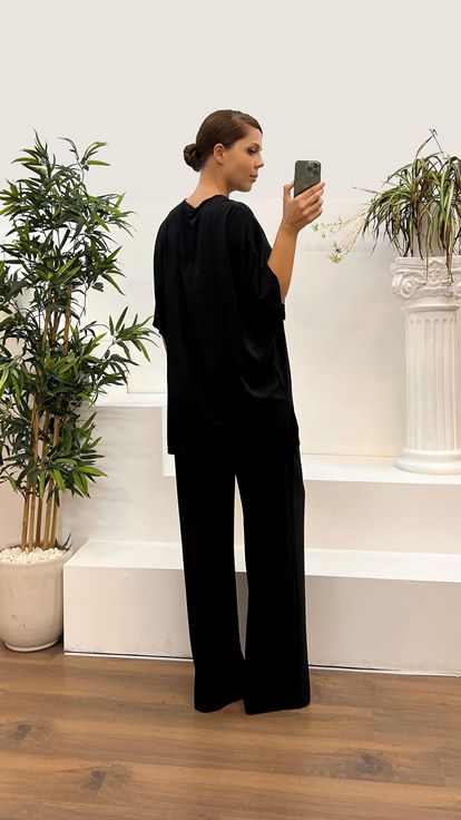 فستان سهرة أسود مطرز بياقة على شكل حرف V، بدلة بمقاسات كبيرة