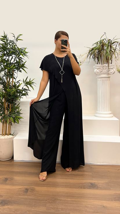 بدلة سهرة سوداء غير متماثلة بمقاسات كبيرة