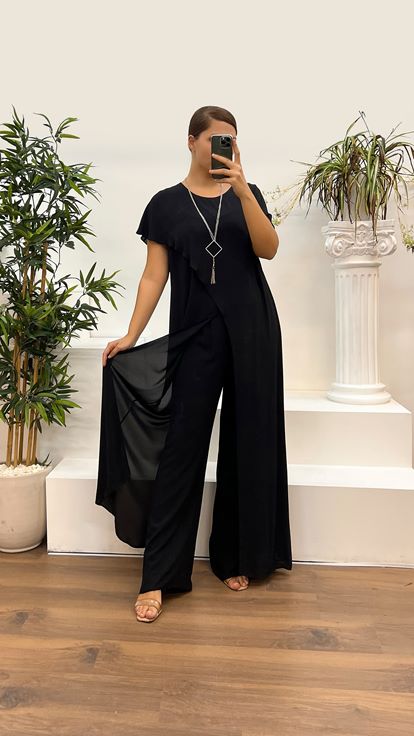 بدلة سهرة سوداء غير متماثلة بمقاسات كبيرة