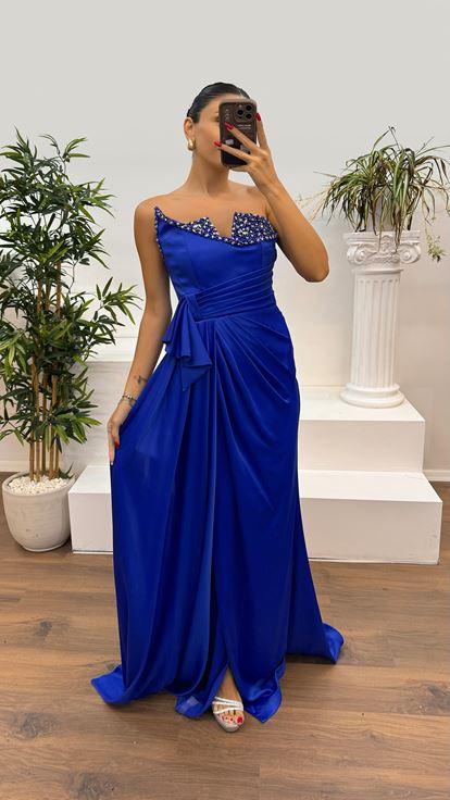 فستان سهرة مزين بدون حمالات من ساكس