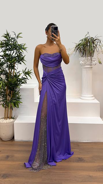 Robe en satin drapée transparente à taille lilas