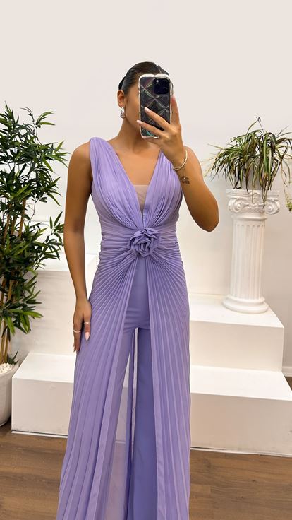 Lilac V-Neck Waist Rose Detail Pleated Design Jumpsuit