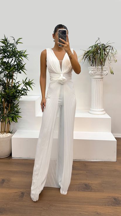 White V-Neck Waist Rose Detail Pleated Design Jumpsuit
