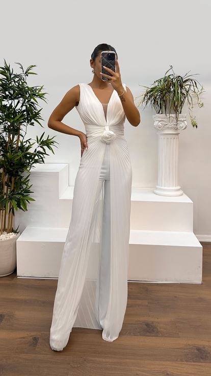 White V-Neck Waist Rose Detail Pleated Design Jumpsuit