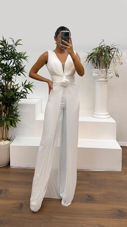 White V-Neck Waist Rose Detail Pleated Design Jumpsuit
