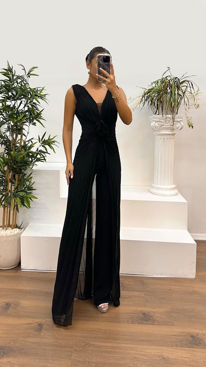 Black V-Neck Waist Rose Detail Pleated Design Jumpsuit