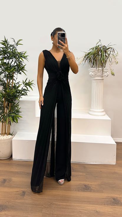 Black V-Neck Waist Rose Detail Pleated Design Jumpsuit