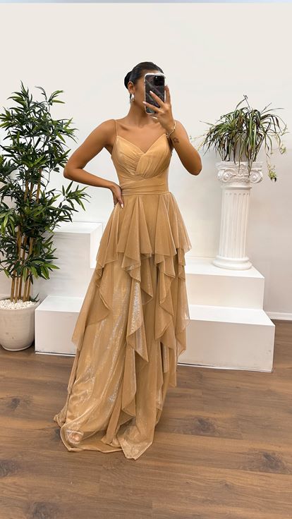 Abito in tulle a strati con spalline in corda dorata