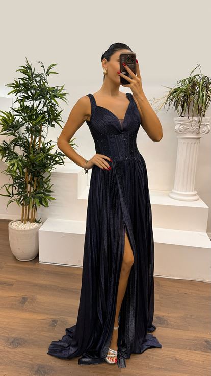 Navy Blue Sweetheart Neckline Embroidered Evening Dress