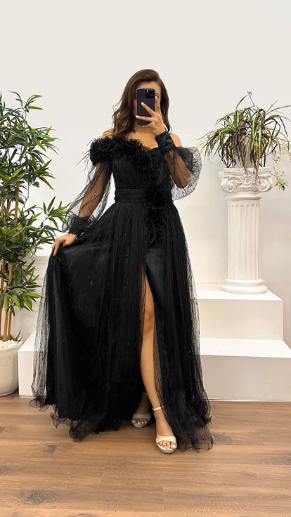 Robe de soirée en tulle noir avec détails floraux