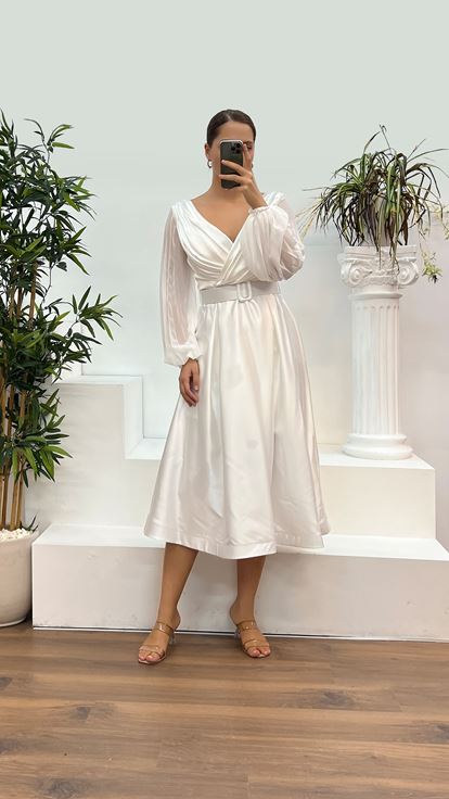 Abito da sera taglie forti in raso bianco con scollo a V