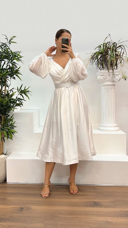 Abito da sera taglie forti in raso bianco con scollo a V