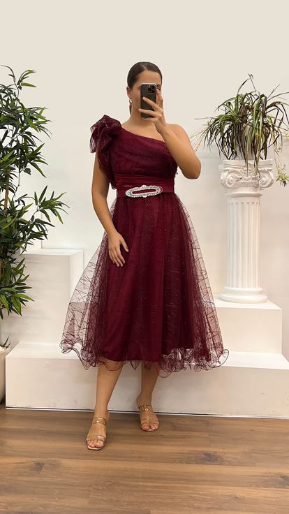 Abito da sera taglie forti in tulle monospalla bordeaux