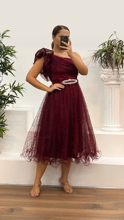 Abito da sera taglie forti in tulle monospalla bordeaux