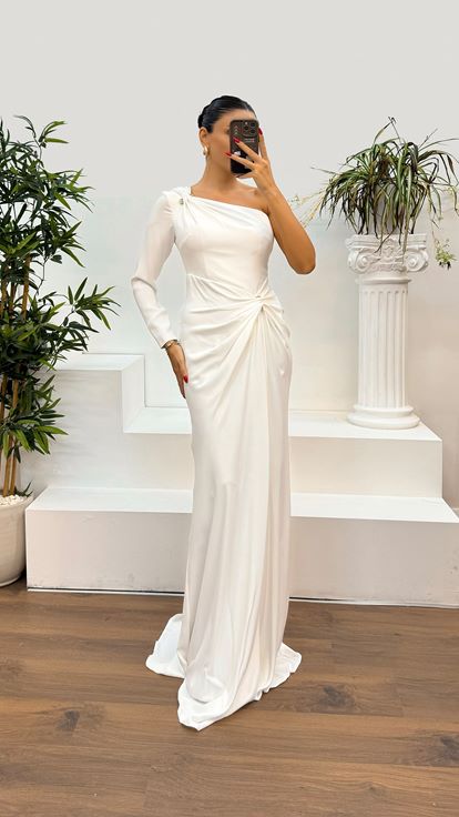 Vestido de noche fruncido con cintura de manga única de hueso