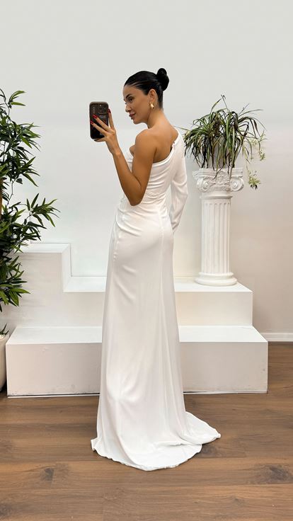 Vestido de noche fruncido con cintura de manga única de hueso