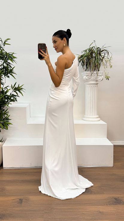 Vestido de noche fruncido con cintura de manga única de hueso