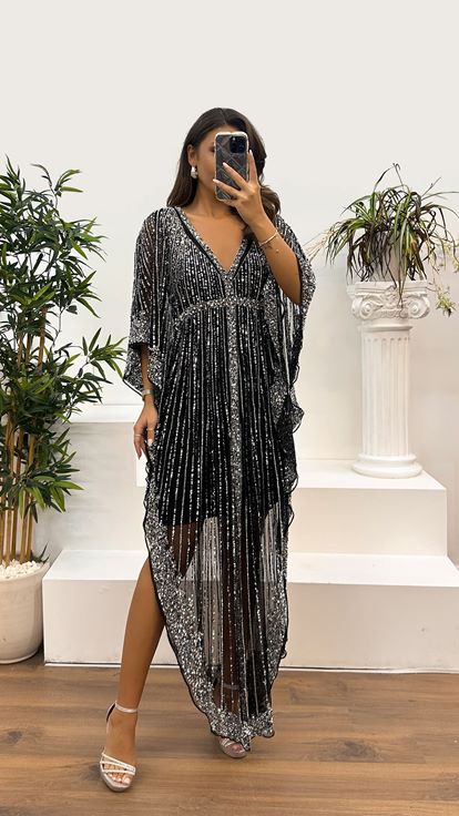 Abito da sera dal design ricamato a mano con maniche a pipistrello con scollo a V nero argento