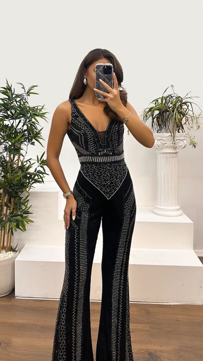 Tuta per abito da sera ricamata a mano con dettaglio nero sul retro