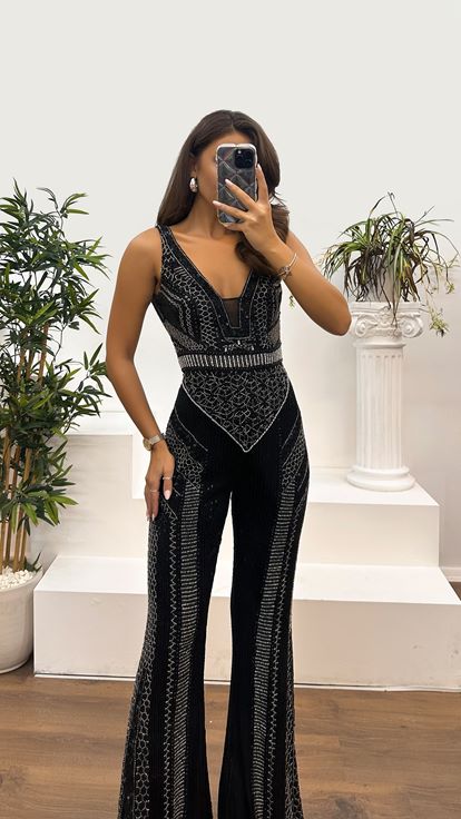 Tuta per abito da sera ricamata a mano con dettaglio nero sul retro