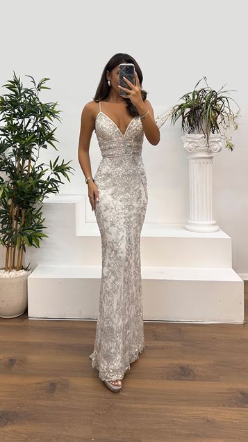 Robe de soirée design brodée à la main avec sangle en fil blanc