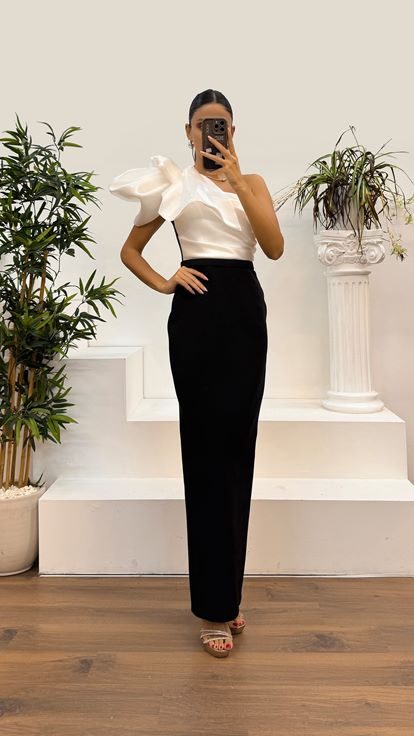 Vestido de noche blanco de un hombro