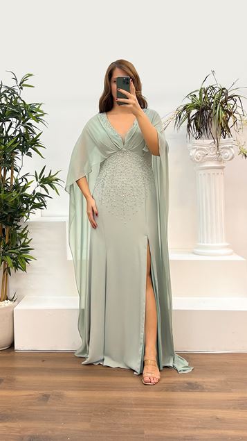 Mintgrünes Abendkleid in Übergröße mit V-Ausschnitt und Stickerei