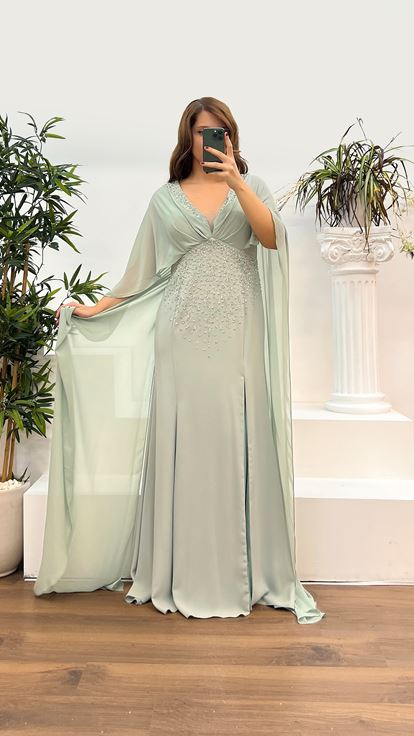 Abito da sera taglie forti verde menta con scollo a V e dettagli ricamati 