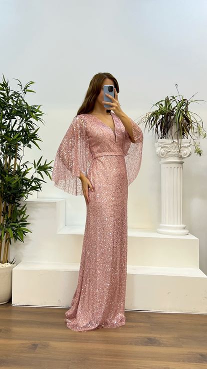 Vestido de noche de talla grande bordado con cuello en V en polvo