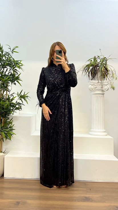 Black Magnetic Collar Sequined Plus Size Evening Dress
