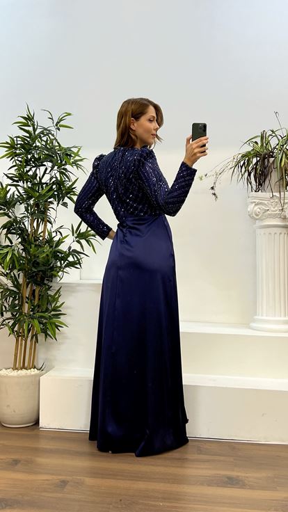 Navy Blue Round Neck Embroidered Satin Plus Size Evening Dress