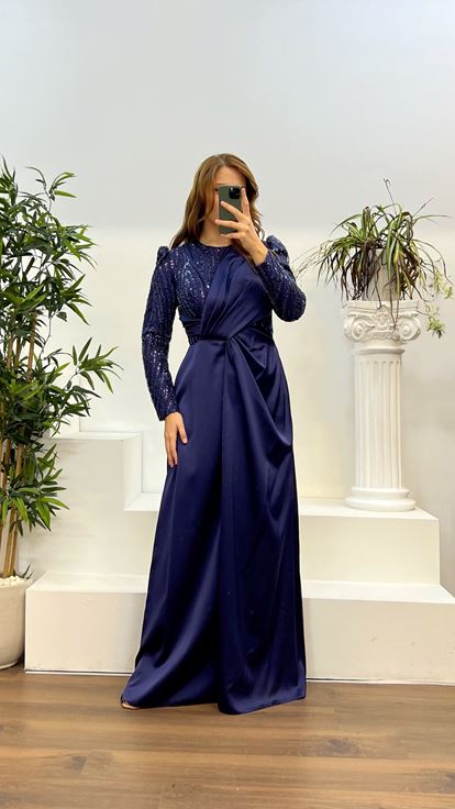 Navy Blue Round Neck Embroidered Satin Plus Size Evening Dress