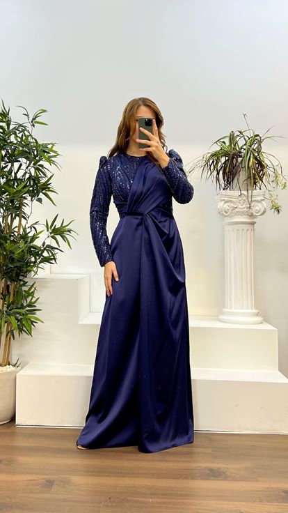 Navy Blue Round Neck Embroidered Satin Plus Size Evening Dress